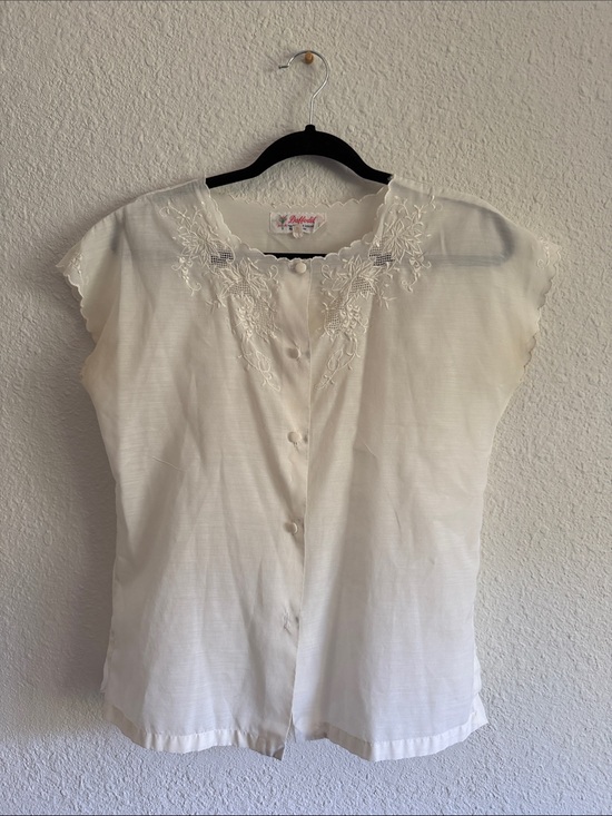 Daffodil Tops - Vintage Embroidered Cream Women’s Button-Down Top